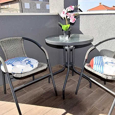 Apartament Maris *